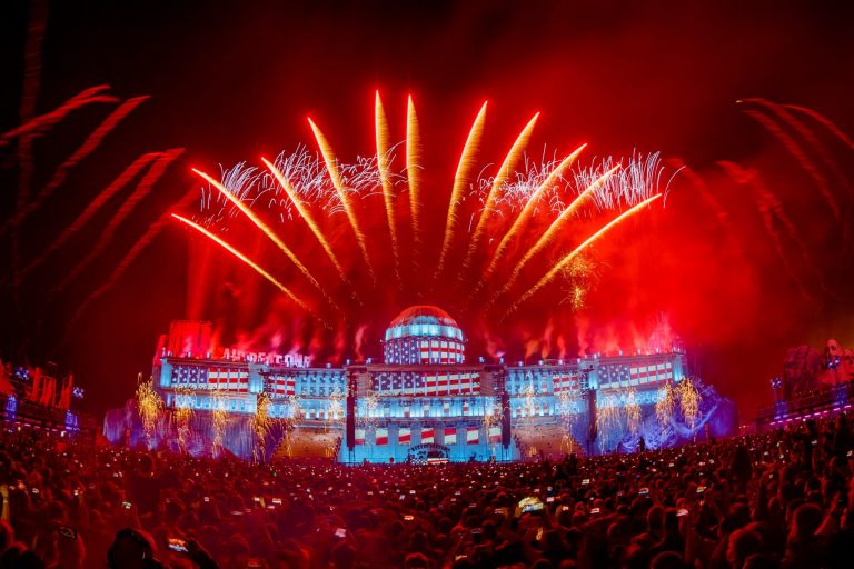 Die Mainstage des Airbeat One Festivals 2017 mit dem Motto USA, Capitol, EDM, Electro, Big Room, Neustadt-Glewe, Feuerwerk