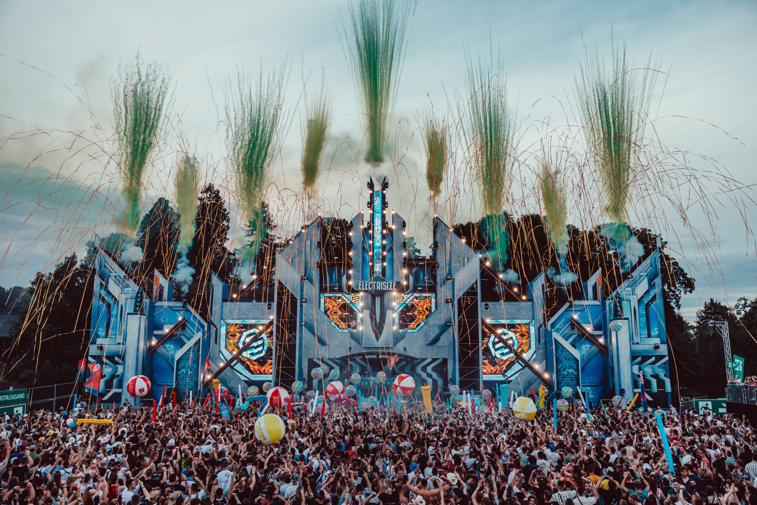 Electrisize 2023 - Drei Festivaltage, 40.000 Menschen, Erinnerungen für ...