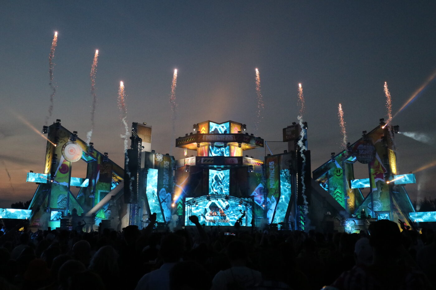 You Rocked This Event This was the Insanity Inside โ Into the Madness you rocked - RAVEPEDIA